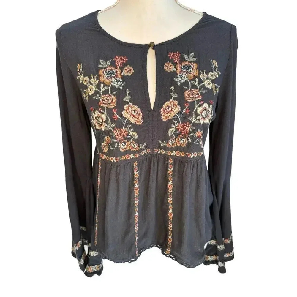 American Eagle Outfitters Women’s XS Blue Floral Embroidered‎ Bell Sleeve Top